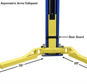 Portable lift with collapsed asymmetric arms, ideal for safe and efficient material handling in indu.