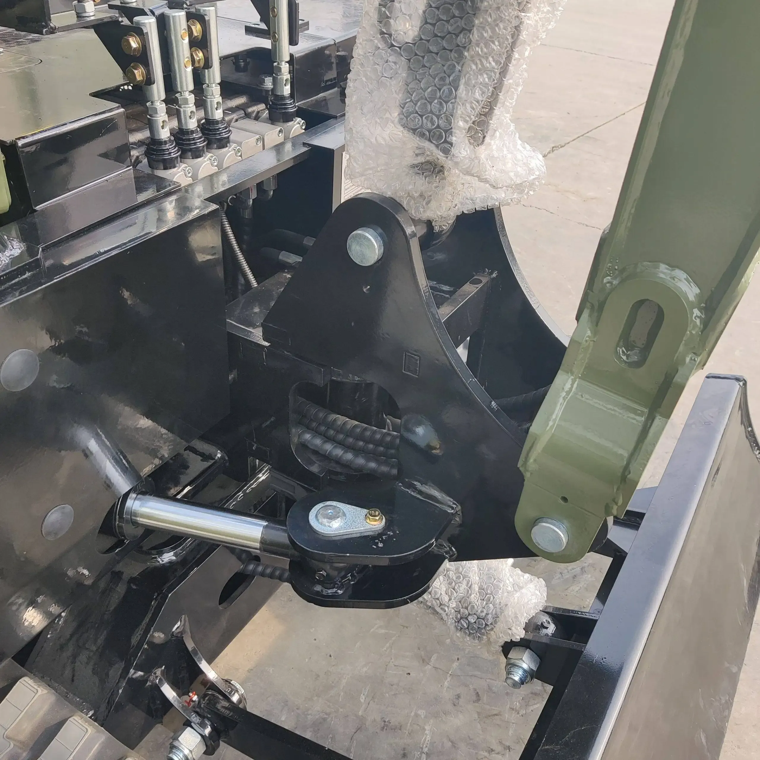 2025 4,000 lb Green TYPHON TERROR XX Mini Excavator Rubber Track with Kubota D902 Diesel Engine USA - Image 6