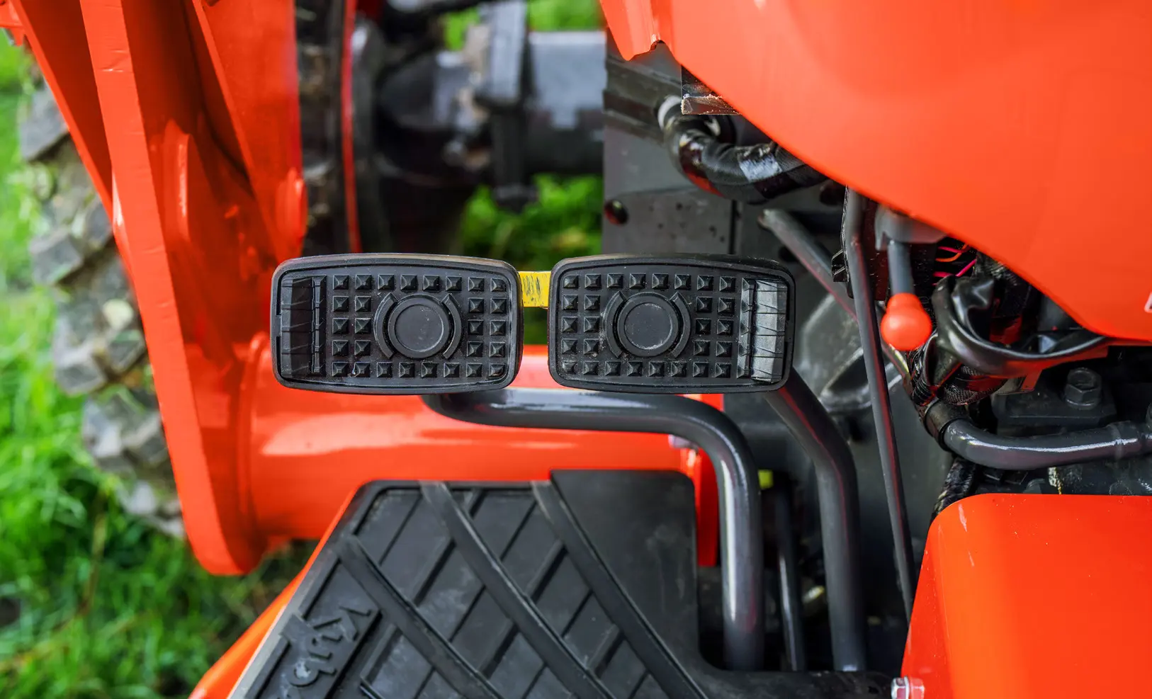 2024 Kubota L Series L2502 HST - Image 10