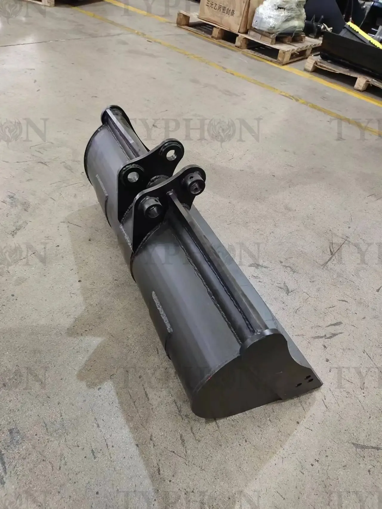 TYPHON 2.5 Ton Mini Excavator Attachment Plain Bucket 800mm 31″ Mud Bucket - Image 4