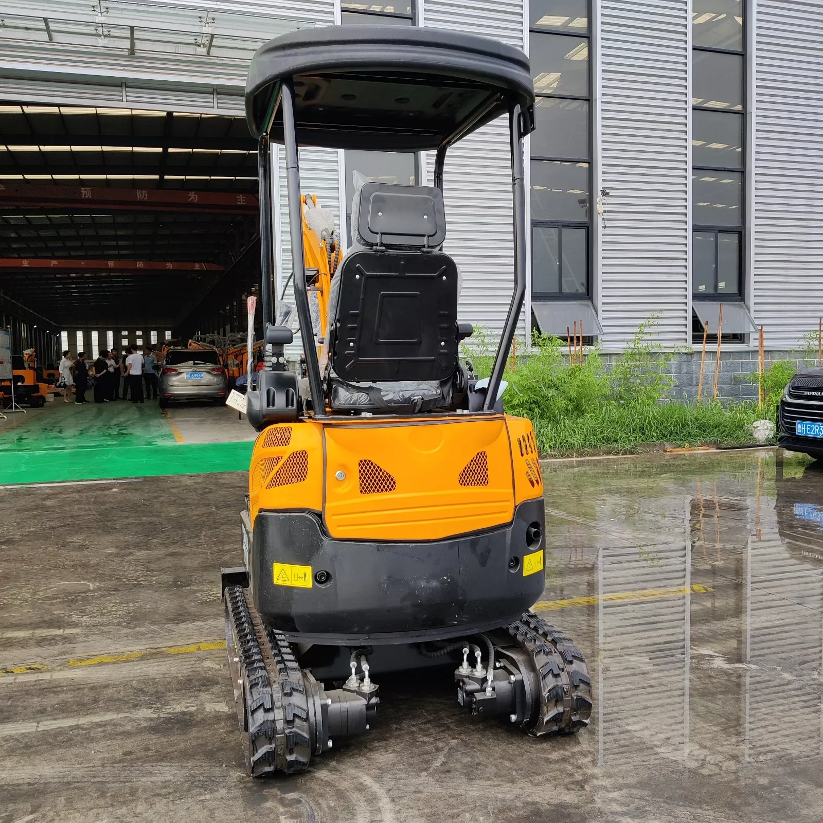 4,000 lbs Terror XVIII Mini Excavator, EPA Certified KUBOTA D902 Diesel Machine - Image 8